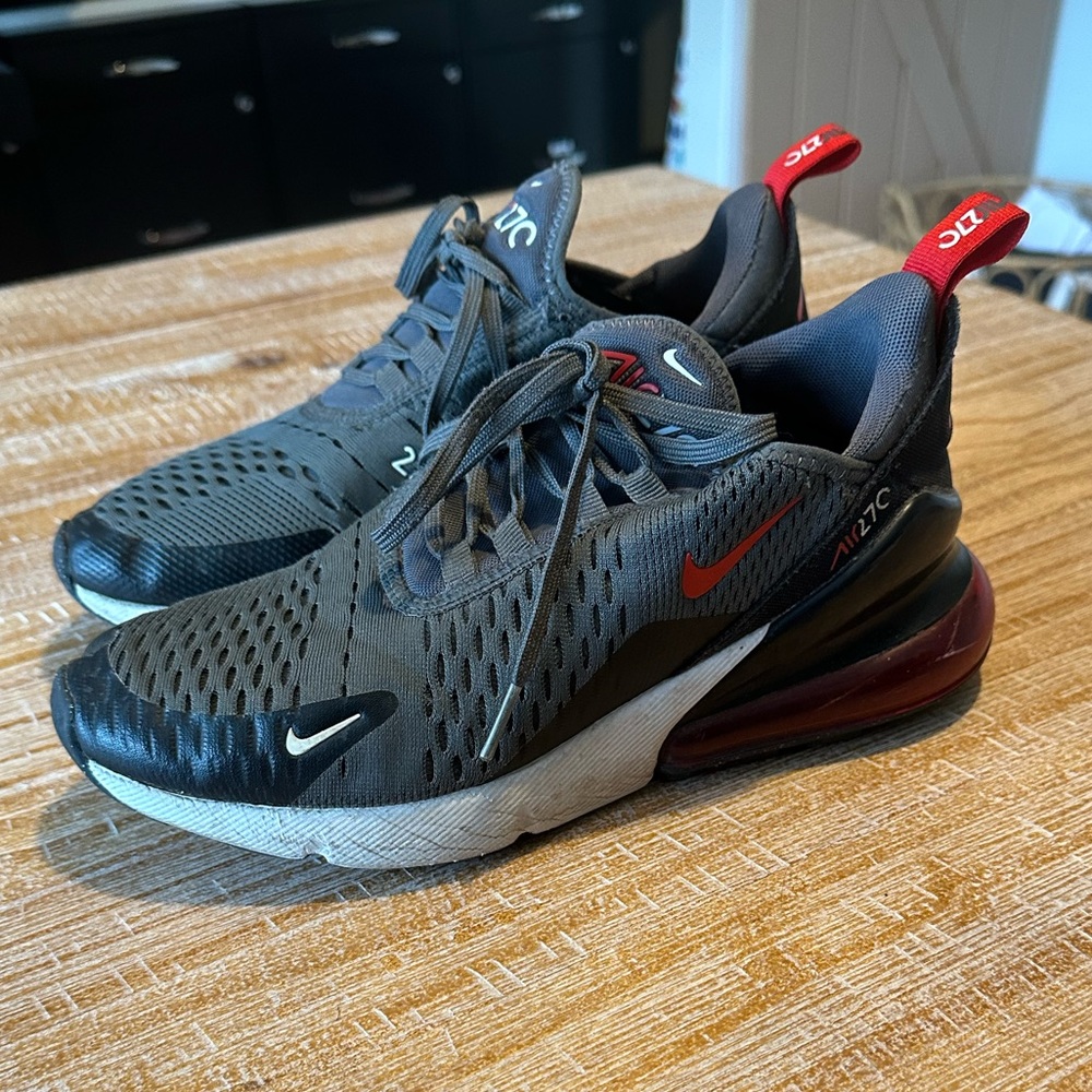Boys Nike sneakers size 5.5